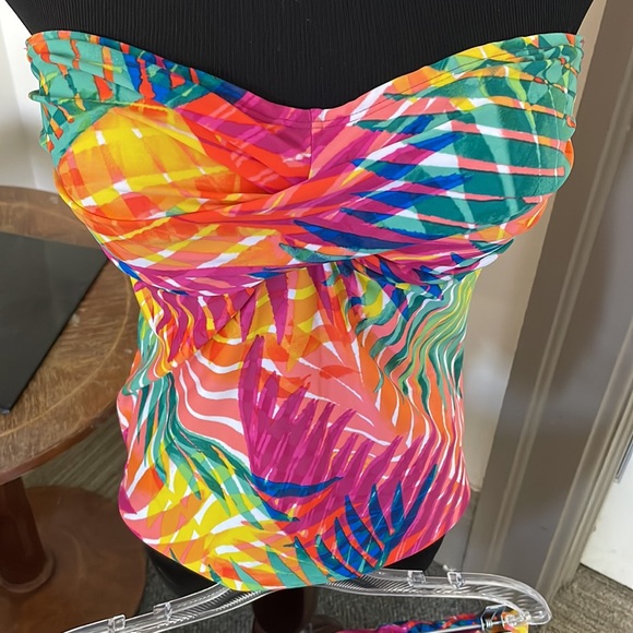 2 pc bikini set. Nearly new superior condition. - Picture 2 of 7